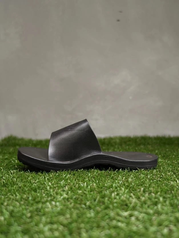 Jutta Neumann / Simone レザーサンダル